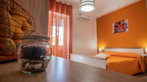 Postel nebo postele na pokoji v ubytování BOSS Guest House