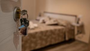 Postel nebo postele na pokoji v ubytování BOSS Guest House