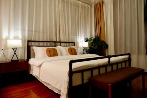 Rúm í herbergi á Dali Yunxi Boutique Inn