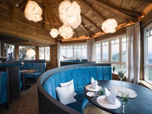 Ein Sitzbereich in der Unterkunft Boutiquehotel Blaue Burg Falkenstein