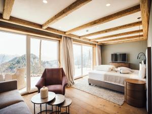Ein Bett oder Betten in einem Zimmer der Unterkunft Boutiquehotel Blaue Burg Falkenstein