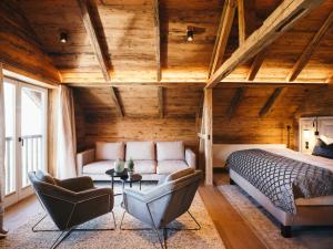 Ein Sitzbereich in der Unterkunft Boutiquehotel Blaue Burg Falkenstein