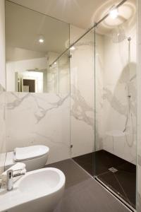 A bathroom at Salina Luxury Suites