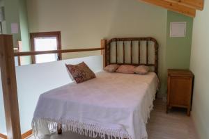 a bedroom with a bed with a wooden headboard at VISTAS AL VALLE SALADO in Salinas de Añana