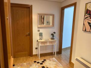 Et badeværelse på Apartamentos Alocea + 14 billeder