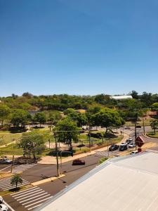 an aerial view of a parking lot with cars parked at ibis Presidente Prudente Manoel Goulart in Presidente Prudente