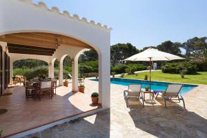 Basen w obiekcie Casa con jardín y piscina - MORELL ONZE lub w pobliżu