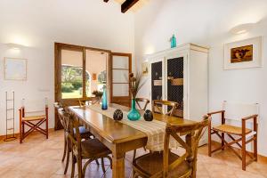 Zdjęcie z galerii obiektu Casa con jardín y piscina - MORELL ONZE w mieście Cala Morell