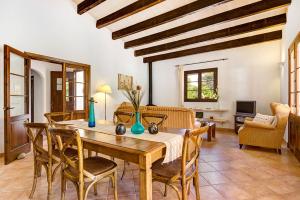 Część wypoczynkowa w obiekcie Casa con jardín y piscina - MORELL ONZE