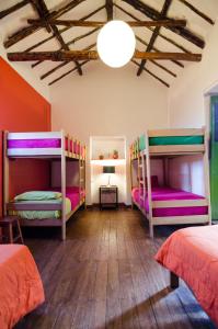 Giường trong phòng chung tại Dragonfly Hostels Cusco