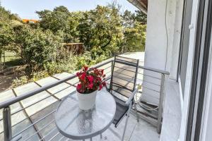 Balkón alebo terasa v ubytovaní Hajnalház Apartments