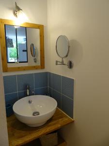 a bathroom with a white sink and a mirror at Casa Juno in Duvy
