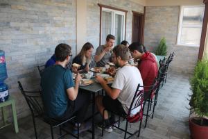 Επισκέπτες που μένουν στο Pokhara Tourist Home