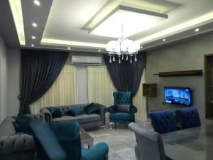 Posezení v ubytování Ramco For Furnished Apartments And Accommodation Compound Leila