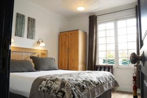 a bedroom with a bed and a large window at Hotel Don Efrain in Santiago