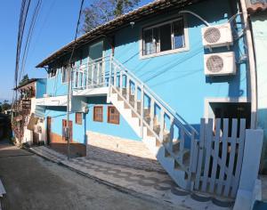 a blue building with a staircase on the side of it at Casa da Ilha in Abraão