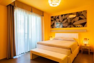 Postel nebo postele na pokoji v ubytování Bourtzi Hotel