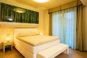 Postel nebo postele na pokoji v ubytování Bourtzi Hotel
