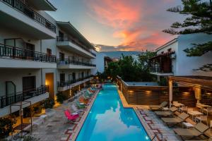 Bazén v ubytování Bourtzi Hotel nebo v jeho okolí