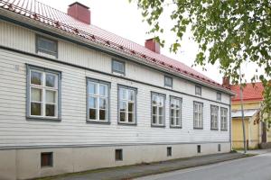 Gallery image of Idyllic central wooden house apartment in Pori