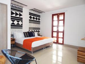 Postel nebo postele na pokoji v ubytování ETHNIC Thematic Hotel