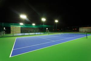 Facilități de tenis și/sau squash la sau în apropiere de Flat Super Luxo Carneiros Beach Resort