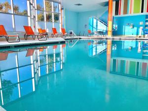 a swimming pool with blue walls and blue floors at Hotel Huntington Beach in Huntington Beach
