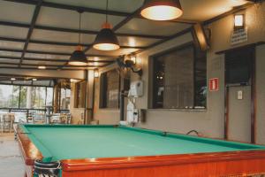 Biliár nebo kulečník v ubytování Nohotel Nova Odessa + 21 fotografií