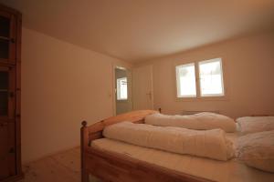 En eller flere senge i et værelse på Ferienhaus Am Skihang