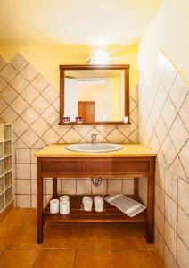 a bathroom with a sink and a mirror at Onar Mani Suites in Neo Itilo