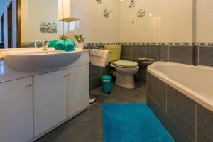 Kúpeľňa v ubytovaní Apartments Dorijan i Karlo + 37 fotografií