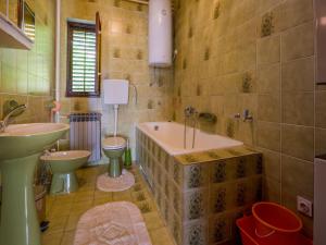 Kúpeľňa v ubytovaní Apartment DARINKA 1
