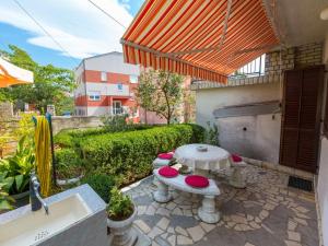 Vonkajšia záhrada v ubytovaní Apartment DARINKA 1