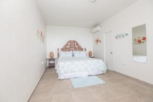 Postel nebo postele na pokoji v ubytování Beach House Rincon