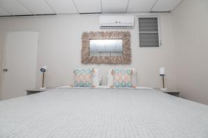 Postel nebo postele na pokoji v ubytování Beach House Rincon