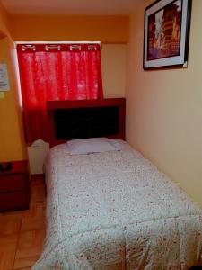 Postel nebo postele na pokoji v ubytování Hostal kuntur cusco