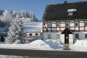 Ferienhaus Am Skihang om vinteren