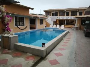 a swimming pool in the middle of a house at Casa Hospedaje Playas in Playas