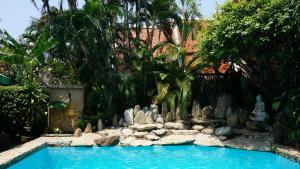 Bazén v ubytování LePrive Resort nebo v jeho okolí