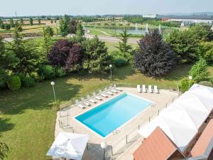 an overhead view of a swimming pool in a yard at Novotel Beaune in Beaune