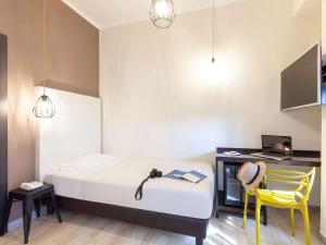 Postel nebo postele na pokoji v ubytování ibis styles Trani