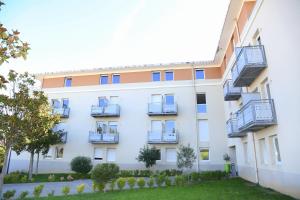 Budova, kde se aparthotel nachází