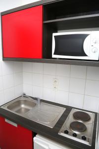 Kuchyň nebo kuchyňský kout v ubytování Résidence Les Académies Aixoise