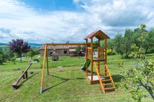 Ο χώρος παιχνιδιού για παιδιά στο Aurora Agriturismo