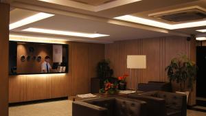 TV a/nebo společenská místnost v ubytování Astro Hotel