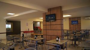 TV a/nebo společenská místnost v ubytování Astro Hotel