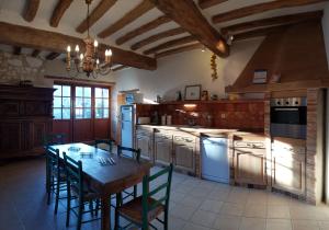Reštaurácia alebo iné gastronomické zariadenie v ubytovaní Chateau de Salvert - Gites