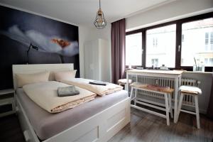 a bedroom with a bed and a desk in it at Cozy and stylish Studioapartment in Würzburg