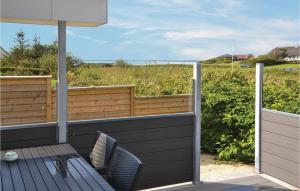 Foto dalla galleria di Pet Friendly Home In Esbjerg V With House Sea View a Esbjerg