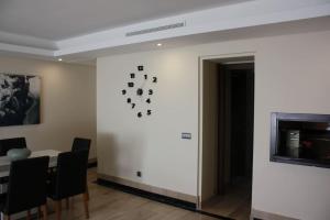 A seating area at 110 - Beach Two-Bedroom Apartment